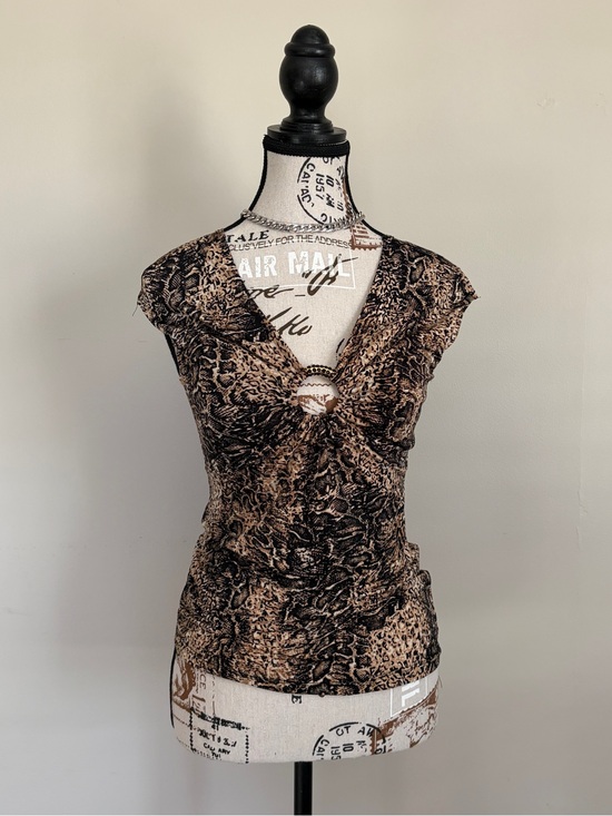 Suzy Shier Tops - Y2K suzy shier tan snake skin animal print sleeveless blouse tank